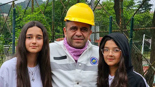 Madenciler, çocuklarının öğrenim gördüğü okulda Babalar Günü'nü kutladı