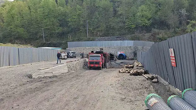 Madende Elektrik Çarpan 25 Yaşındaki İşçi Hayatını Kaybetti