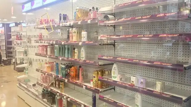 Mağazayı Talan Ettiler