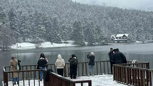 Mart Kapıdan Baktırdı: Bolu'nun Doğa Harikası Beyaz Örtüyle Kaplandı