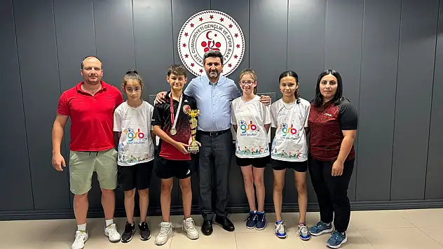 Masa Tenisi Sporcularından Reşat Asrak'a Ziyaret