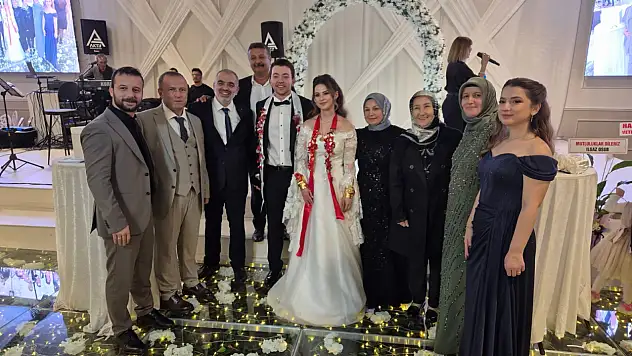 Mehmet Feyzi İle Sena Evlendi