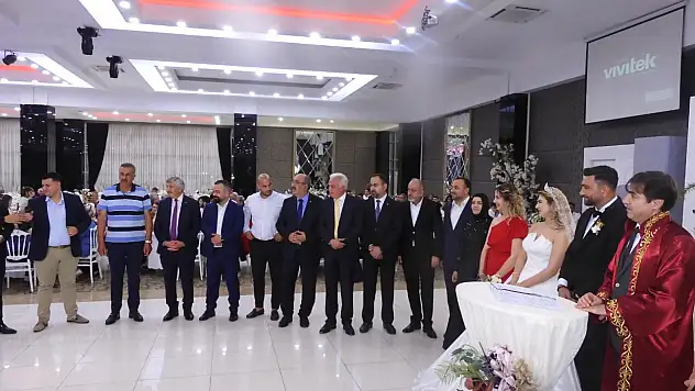 Melih ile Sırma Evlendi