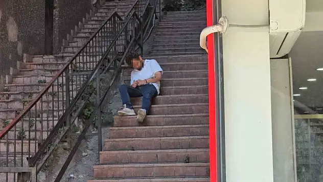 Merdivenlerde Baygın Bulunan Kişi Hastaneye Kaldırıldı