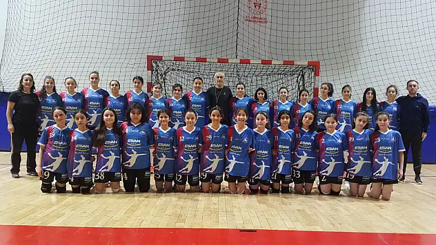 Merkez, lideri yendi