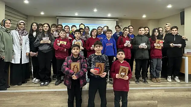 Merkez Ortaokulu'nda Kur'an-ı Kerim'i Güzel Okuma Yarışması Düzenlendi