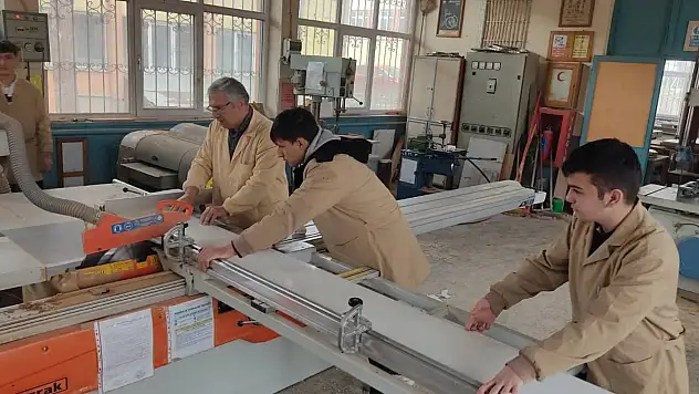 Meslekleriyle Gönüllere Dokundular