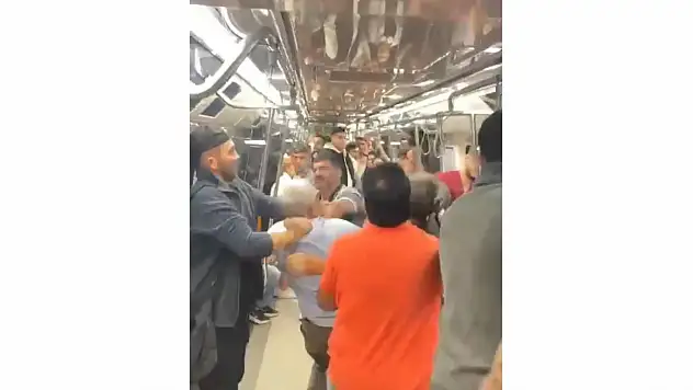 Metroda 'Tükürük' Kavgası