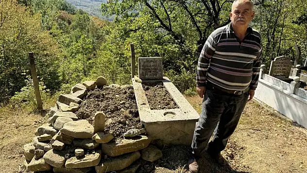 Mezarı Kazıp Tahtaları Kırdı