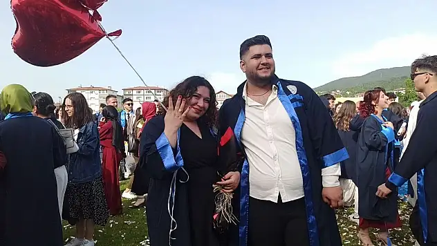 Mezuniyet Töreninde Evlilik Teklifi Sürprizi
