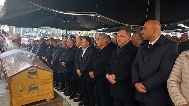 Milletvekili Ekmekci'nin Annesi Toprağa Verildi