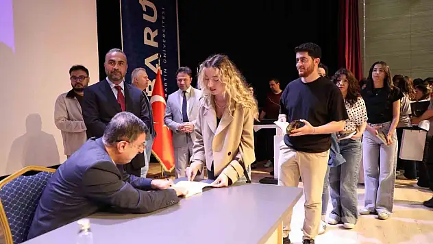Milletvekili Serkan Bayram, Gençlere Engelleri Aşan Hayat Hikayesini Anlattı
