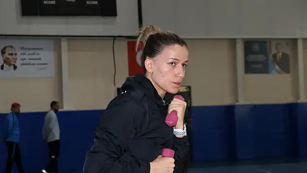 Milli Boksör Hatice Akbaş, Avrupa'da Altın Madalya İçin Yumruk Sallayacak