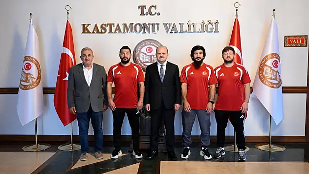 Milli Güreşçilerden Vali Dallı'ya Ziyaret