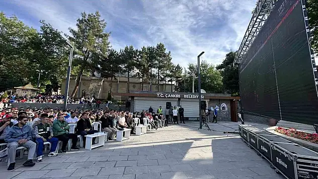 Milli maç heyecanı Çankırı'da dev ekranda yaşanıyor