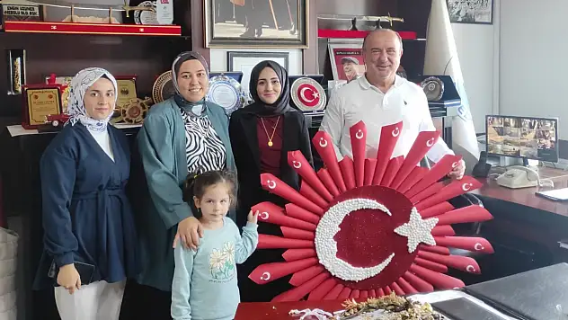 Minik Öğrencilerden Başkan Uzun'a Anlamlı Ziyaret