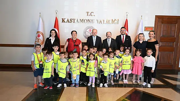 Minik Öğrencilerden Kastamonu Valiliğine Anlamlı Ziyaret