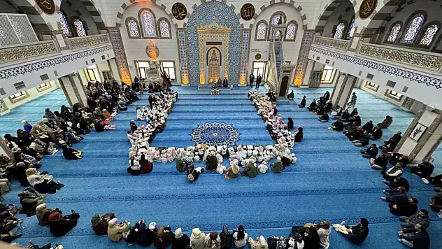 Minik öğrencilerin Kur'an yolculuğu törenle başladı