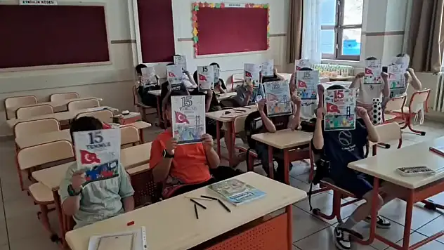 Miniklerden 15 Temmuz'a Anlamlı Anma Programı