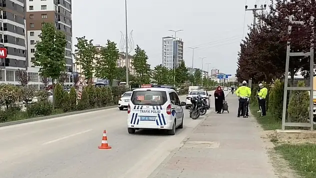 Motosiklet Anne ve Oğluna Çarptı