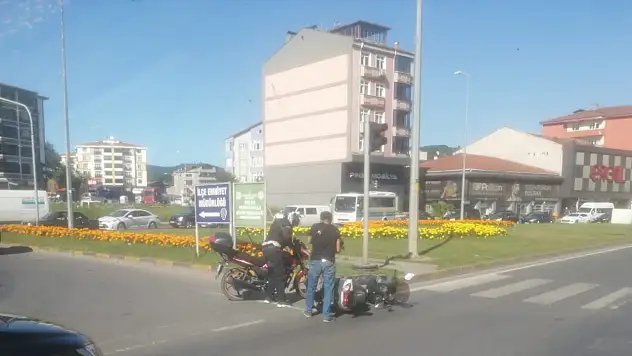 Motosiklet kazasında 2 kişi yaralandı