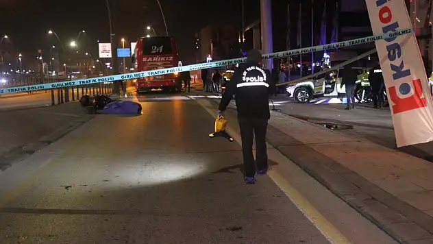 Motosiklet Sürücüsü Otobüsün Altında Kaldı