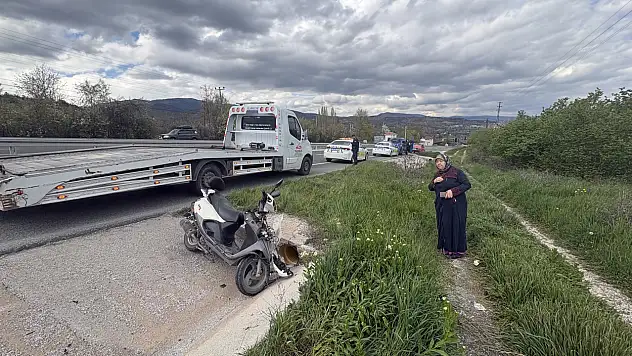 Motosiklet Yoldan Çıktı: 3 Yaralı