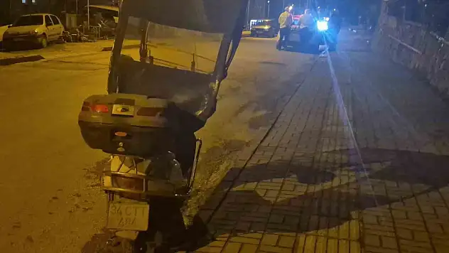 Motosiklet Yolun Ortasında Yürüyen Kişiye Çarptı
