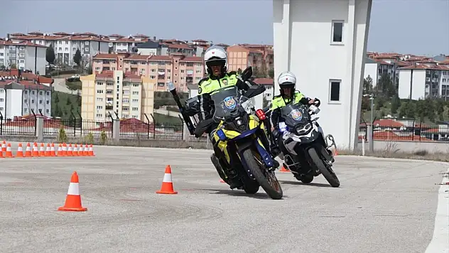 Motosikletli Trafik Polisleri 'Şahinler' Zorlu Eğitimlerden Geçiyor