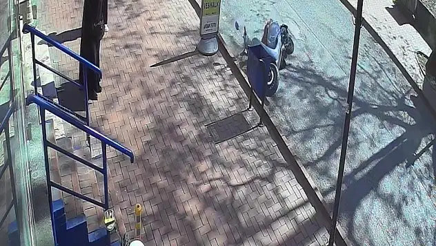 Motosikletli Yayadan Kaçarken Kaza Yaptı