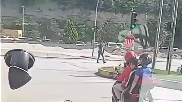 Motosiklette 4 Kişilik Tehlikeli Yolculuk