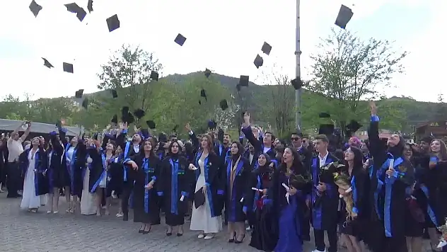 26. Dönem Mezunları Diplomalarını Coşkuyla Aldı