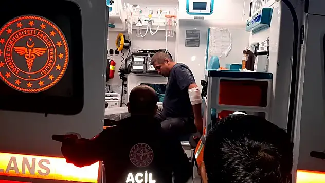 Motosiklet İle Hafif Ticari Araç Çarpıştı: 1 Yaralı