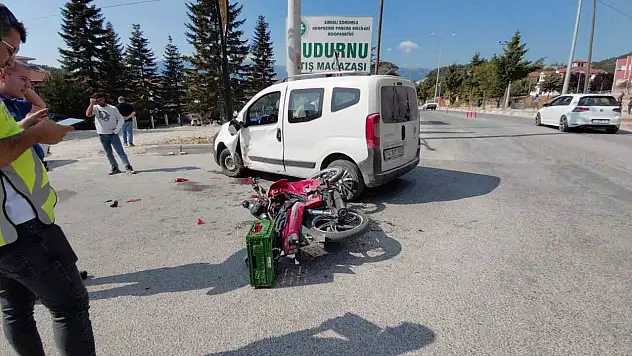 Mudurnu'da otomobil ile motosiklet çarpıştı, 1 ağır yaralı