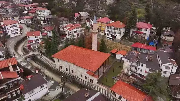 Mudurnu'daki Kanuni Sultan Süleyman Camisi Asırlara Meydan Okuyor