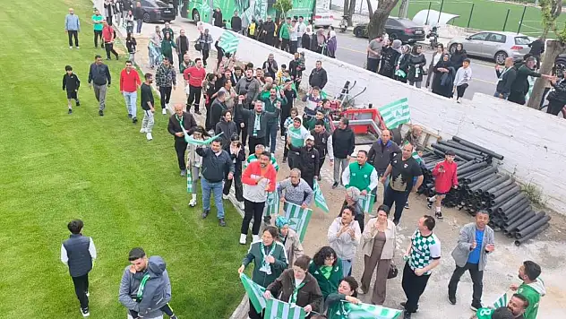 Muğlaspor'a Taraftarlardan Meşaleli Karşılama