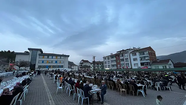 Muhtar Adayından 2 Bin Kişilik İftar