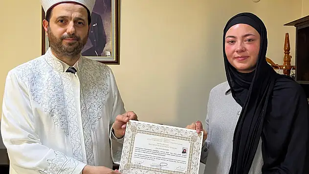 Müslüman olduktan sonra göz yaşlarını tutamadı