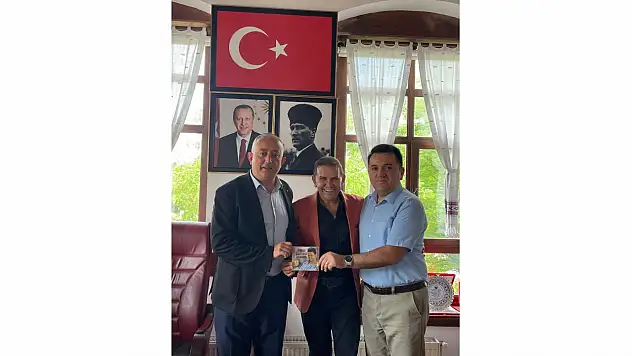 Müzisyen Orhan Canayakın'dan Başkan Yazkan'a Ziyaret