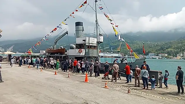 Nusret Mayın Gemisi ziyaretçilerini ağırladı