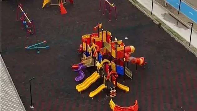 O İlçede Çocuk Parkları Yenileniyor