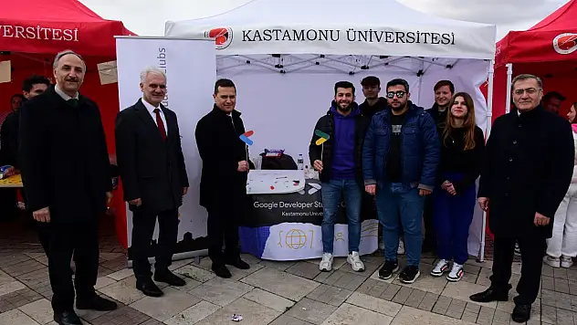 Öğrenci Toplulukları Stant Açtı