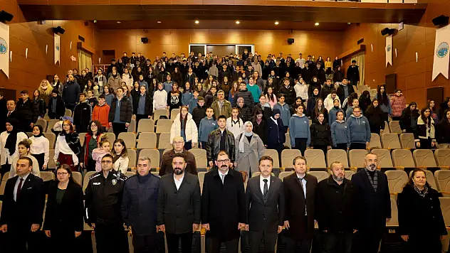 Öğrenciler Atıkları Sanata Dönüştürdü