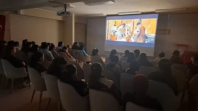 Öğrenciler Kitaplarla Buluştu