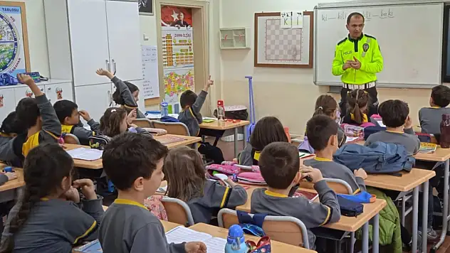 Öğrenciler trafik bilinciyle yetişiyor