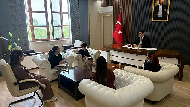 Öğrencilerden Kaymakam Bayar'a Röportaj Ziyareti