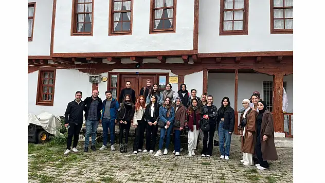Öğrencilerden Mahmut Bey Camii'ne ziyaret