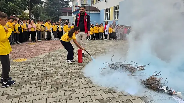 Öğrencilere Afet Ve Çevre Bilinci Kazandırılıyor