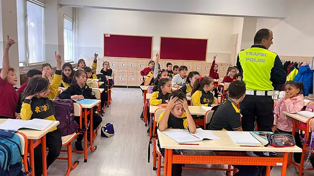 Öğrencilere Trafik Güvenliği Eğitimi Verildi