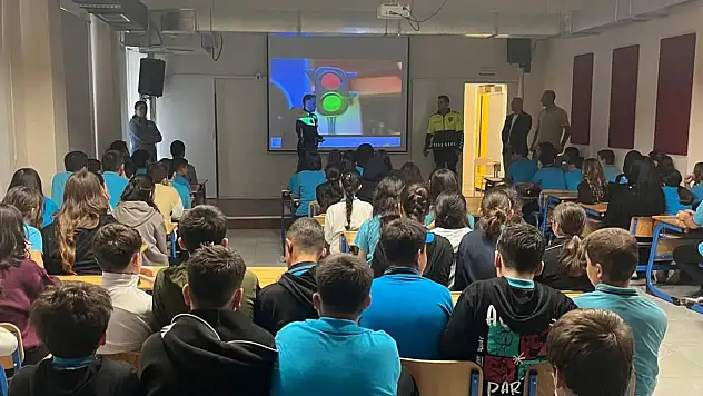 Öğrencilere Trafik Kuralları Anlatıldı